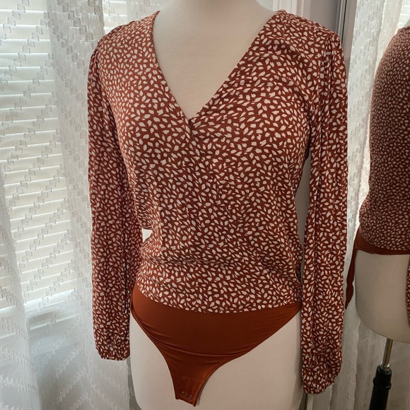 Women's Rust Patterned Top - Picture 2 of 4